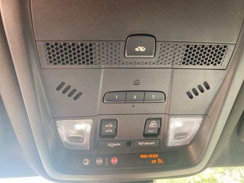 Used 2022 Cadillac XT6 Premium Luxury image 41