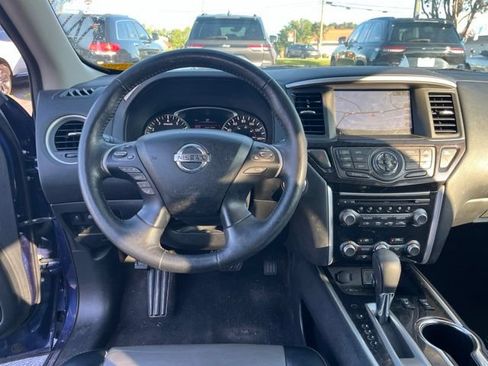 Used 2019 Nissan Pathfinder SL w/ Rock Creek Edition FWD image 18