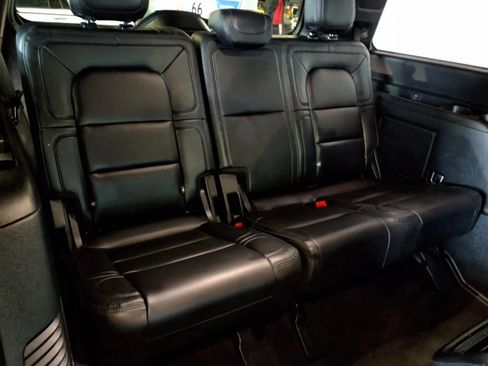 Used 2020 Lincoln Navigator Reserve w/ Luxury Package image 10
