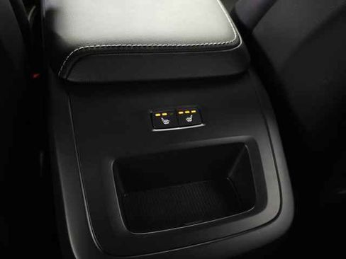 Certified 2024 Volvo XC60 T8 Ultimate w/ Protection Package Premier image 40