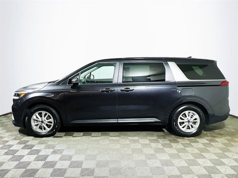 Used 2024 Kia Carnival LX image 5
