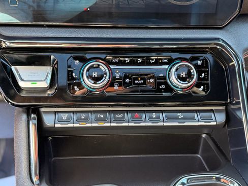 Used 2024 GMC Sierra 2500 AT4 w/ AT4 Premium Plus Package image 22