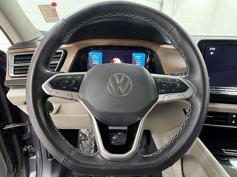 Used 2024 Volkswagen Atlas SE w/ Panoramic Sunroof Package AWD/4WD image 16