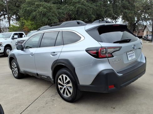 Used 2025 Subaru Outback Premium image 25