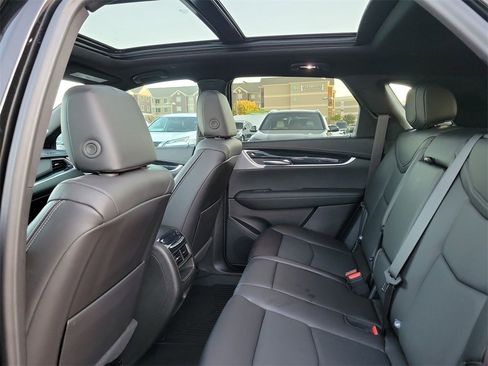 Used 2025 Cadillac XT5 Premium Luxury w/ Technology Package image 13