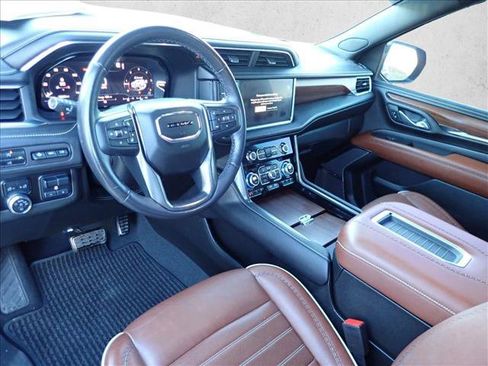 Used 2023 GMC Yukon Denali Ultimate AWD/4WD image 12