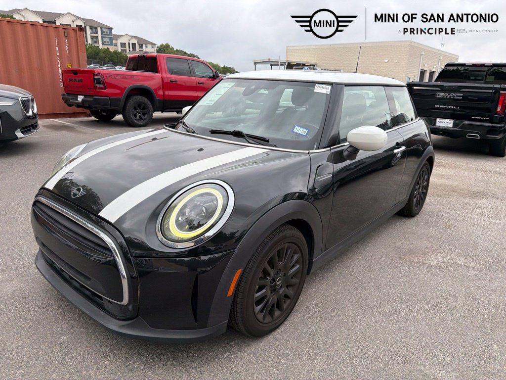 Used 2023 MINI Cooper 2-Door Hardtop w/ Signature Upholstery Package FWD image 1