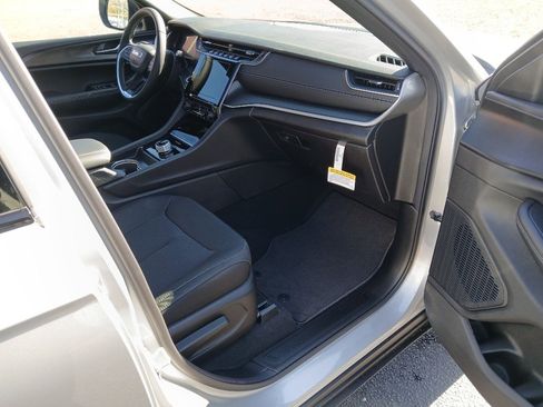 New 2025 Jeep Grand Cherokee Laredo X image 35