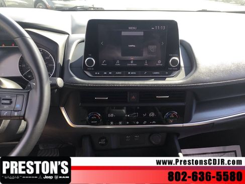 Used 2025 Nissan Rogue SV AWD/4WD image 15