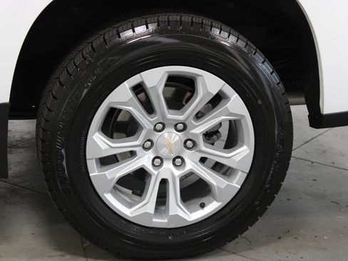 Used 2025 Chevrolet Silverado 1500 LTZ w/ LTZ Premium Package AWD/4WD image 18