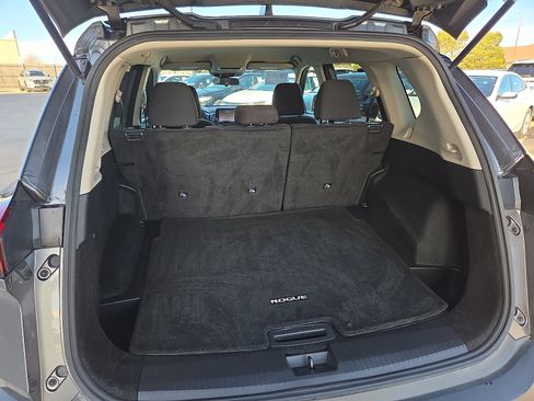 Used 2023 Nissan Rogue S image 8
