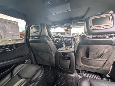 Used 2017 Cadillac Escalade ESV Platinum AWD/4WD image 21