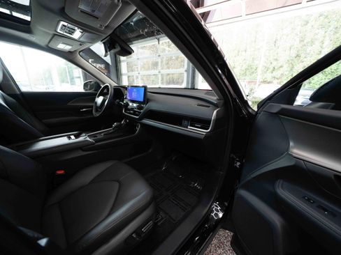 Used 2025 Toyota Grand Highlander AWD image 26