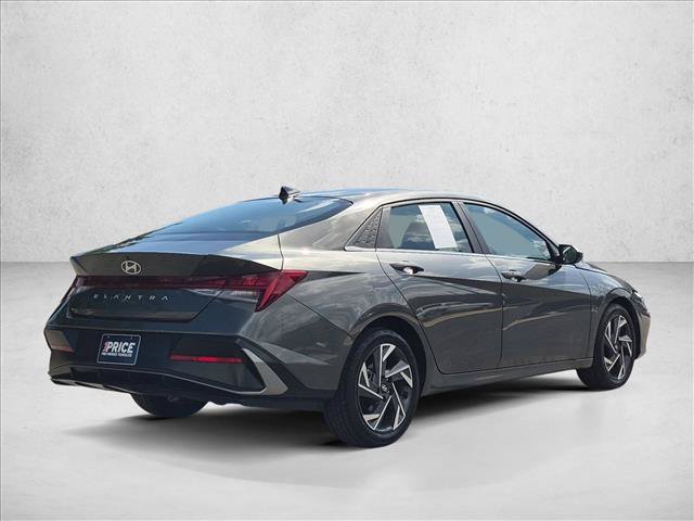 Used 2025 Hyundai Elantra SEL FWD image 5