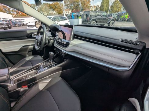 Used 2022 Jeep Compass Limited w/ Sun and Sound Group image 23