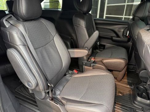 Used 2026 Toyota Sienna Limited AWD/4WD image 13