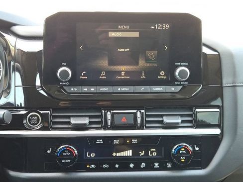 Used 2022 Nissan Pathfinder SV AWD/4WD image 3