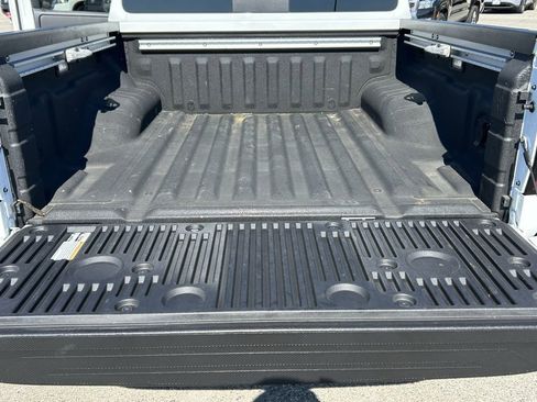 Used 2023 Nissan Frontier SV w/ SV Convenience Package image 12