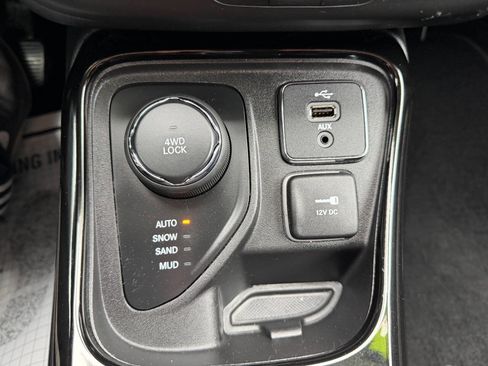 Used 2018 Jeep Compass Limited AWD/4WD image 24
