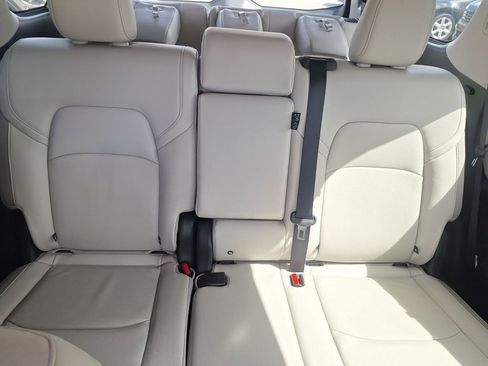 Used 2025 Nissan Pathfinder SL FWD image 32