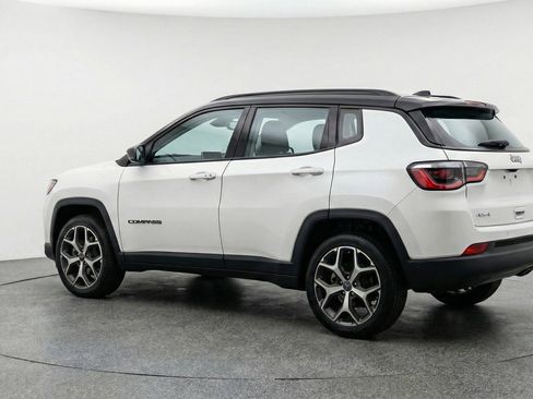 Used 2025 Jeep Compass Limited image 6