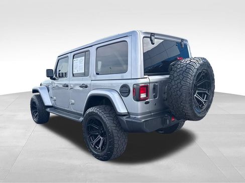 Used 2020 Jeep Wrangler Unlimited Sahara AWD/4WD image 3
