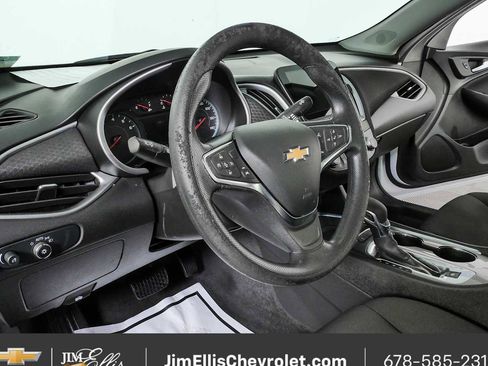 Used 2025 Chevrolet Malibu LT FWD image 4