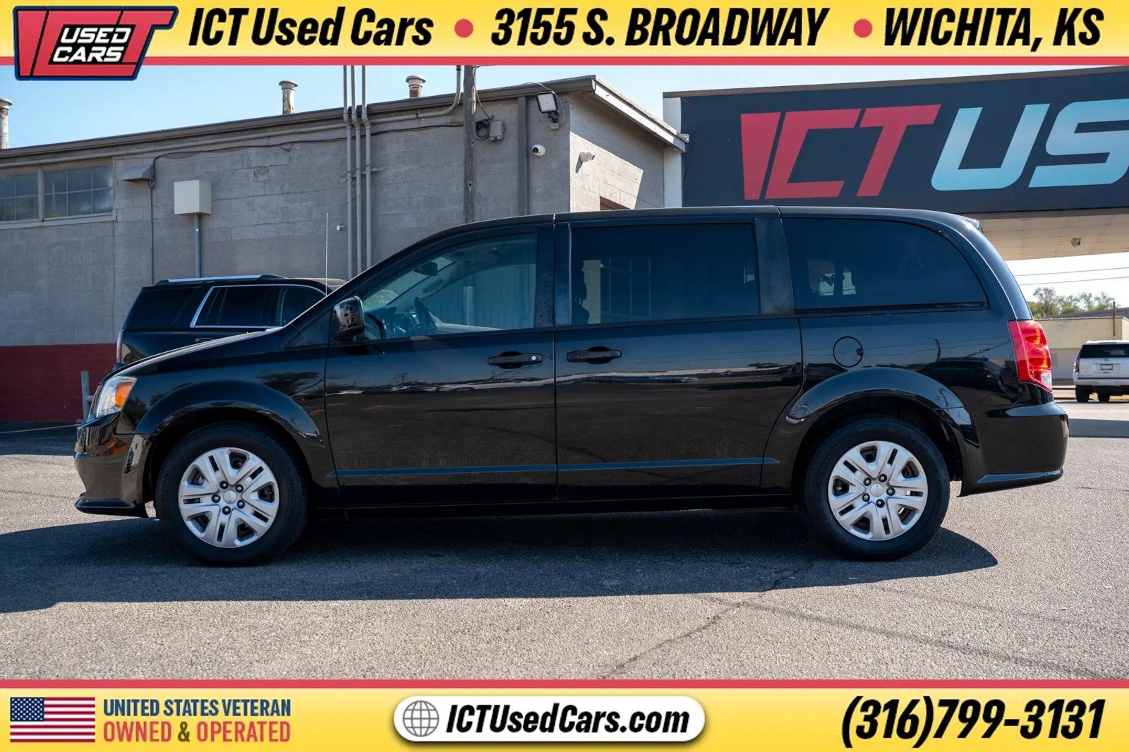 Used 2019 Dodge Grand Caravan SE w/ UConnect Hands-Free Group FWD image 2