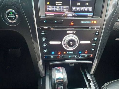Used 2016 Ford Explorer Limited image 19