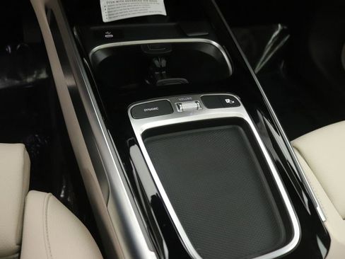 New 2026 Mercedes-Benz GLB 250 image 6