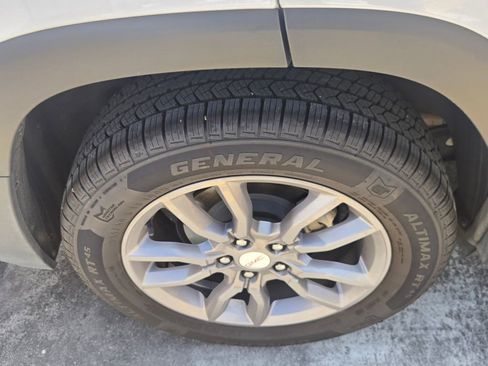Used 2023 GMC Terrain SLT FWD image 6