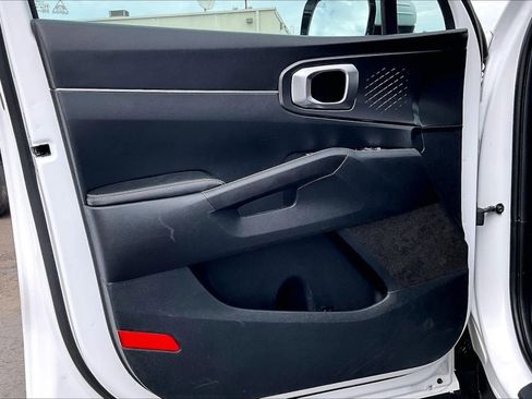 Used 2024 Kia Sorento S image 20