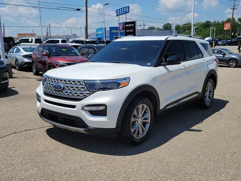 Used 2022 Ford Explorer Limited w/ Equipment Group 301A AWD/4WD image 2