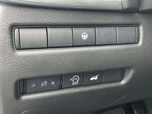 Used 2025 Nissan Rogue SV FWD image 20