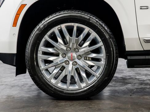 Used 2025 GMC Yukon Denali w/ Denali Reserve Package image 11