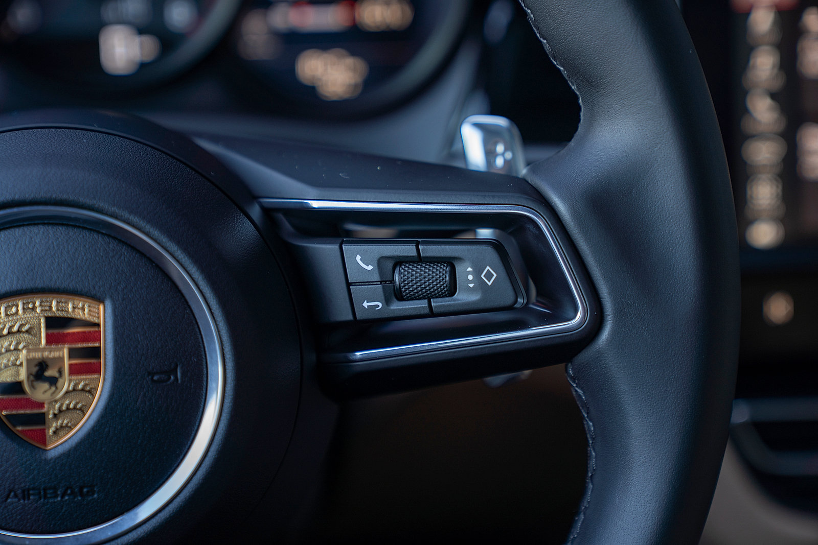 Certified 2026 Porsche Macan AWD/4WD image 8