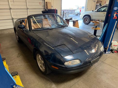 Used 1997 MAZDA MX-5 Miata STO-Edition Convertible 2D image 2