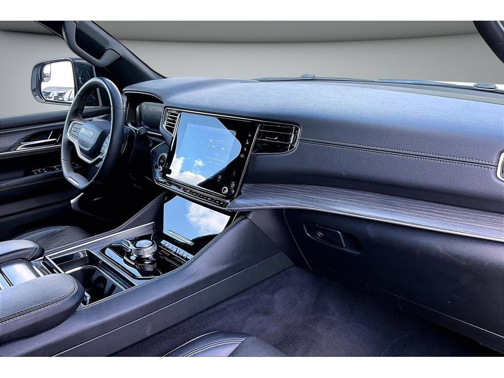 Certified 2024 Jeep Wagoneer Series II w/ Flexible Seating Group AWD/4WD image 48
