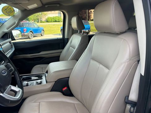 Used 2024 Ford Expedition Max XLT AWD/4WD image 3