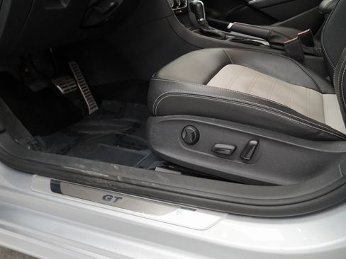 Used 2018 Volkswagen Passat 3.6 image 37