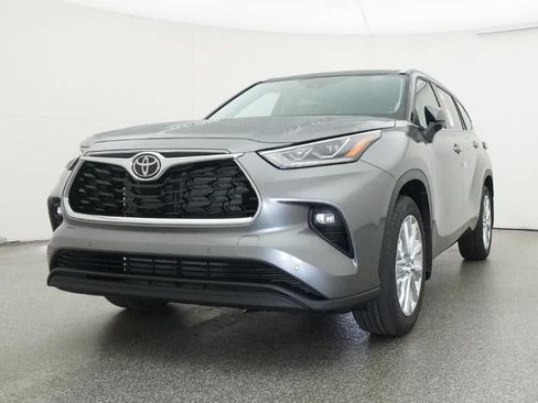 New 2026 Toyota Highlander Limited AWD/4WD image 32