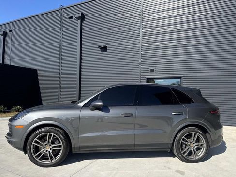 Used 2021 Porsche Cayenne image 2