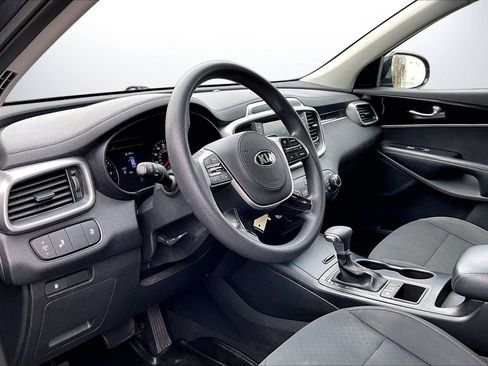 Used 2020 Kia Sorento LX image 18