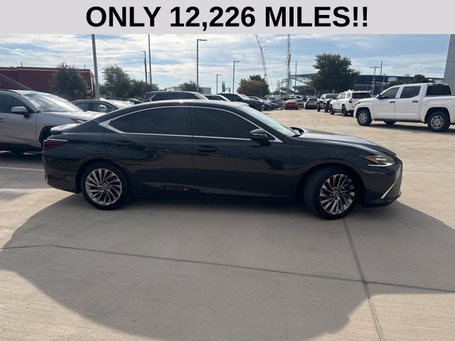 Used 2025 Lexus ES 300h w/ Luxury Package FWD image 2
