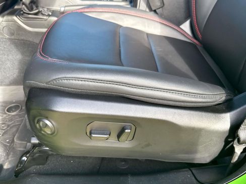 Used 2025 Jeep Wrangler Unlimited Rubicon image 14