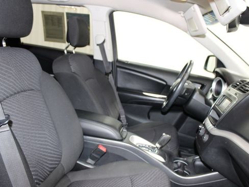 Used 2019 Dodge Journey SE w/ Connectivity Group FWD image 28