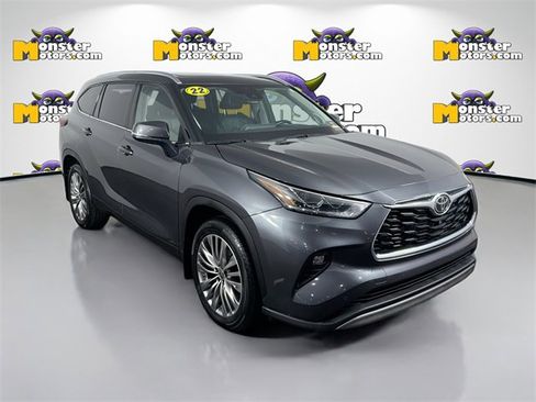 Used 2022 Toyota Highlander Platinum image 3