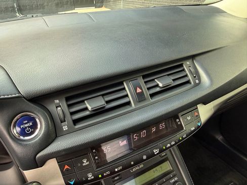 Used 2014 Lexus CT 200h FWD image 34
