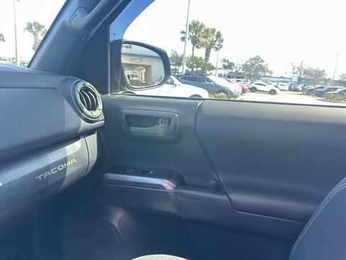 Used 2022 Toyota Tacoma TRD Sport image 29
