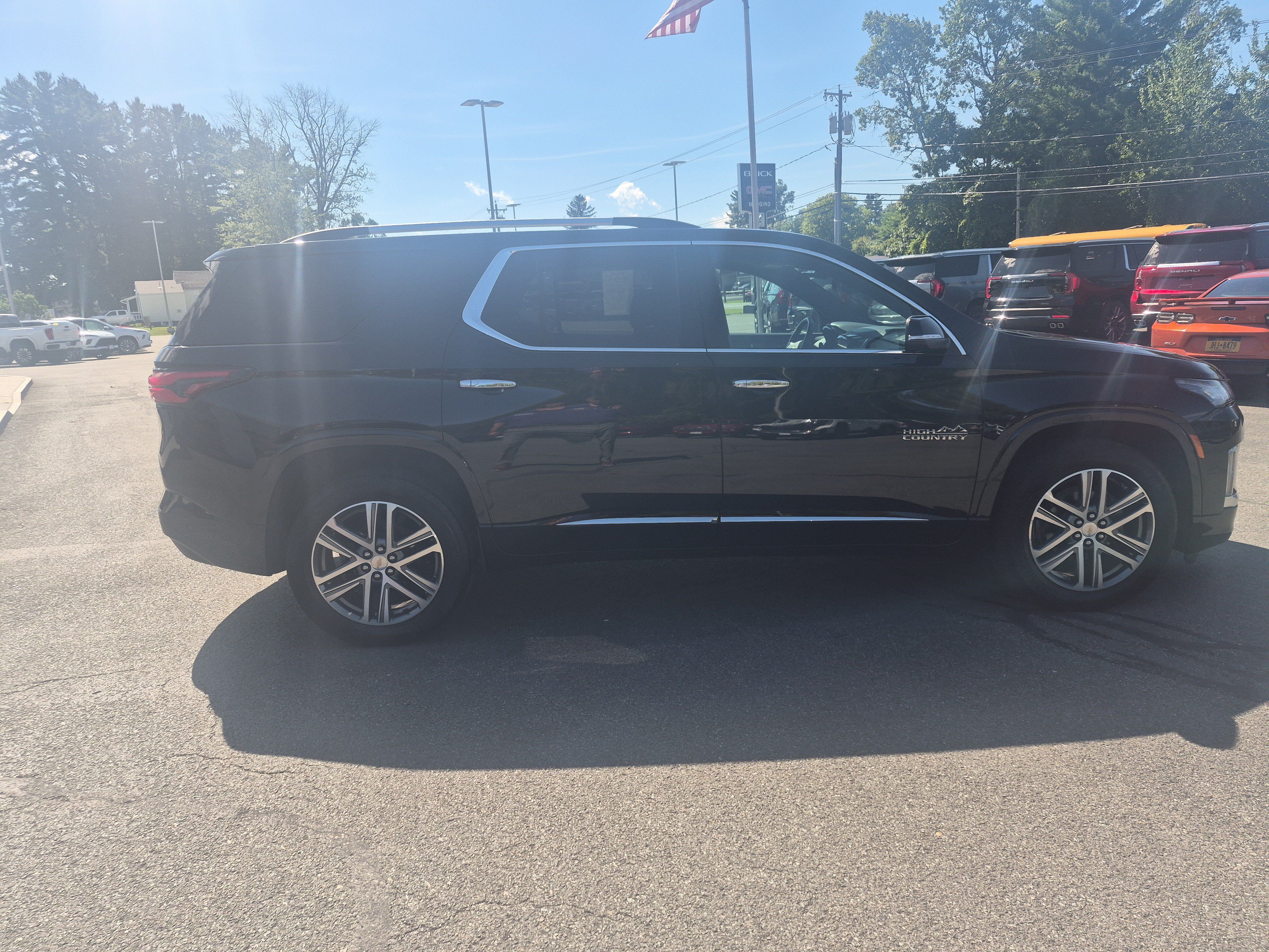 Used 2023 Chevrolet Traverse High Country w/ LPO, Floor Liner Package AWD/4WD image 6